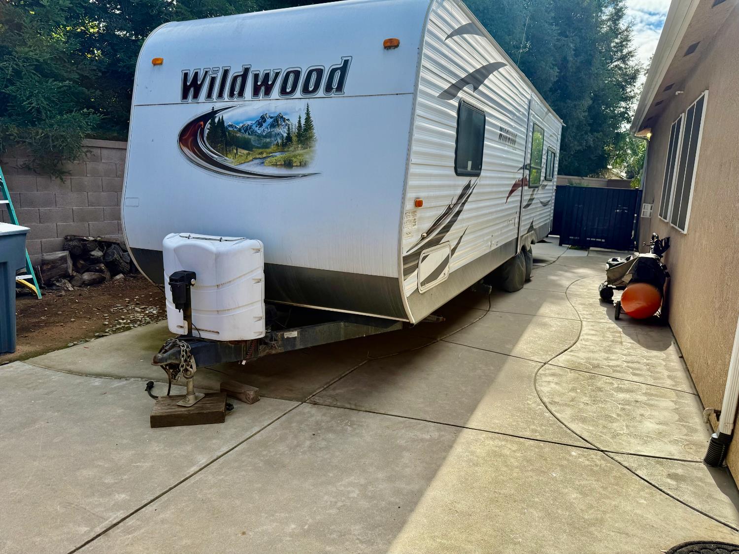 2722 Calimyrna Ave, Clovis, CA 93611