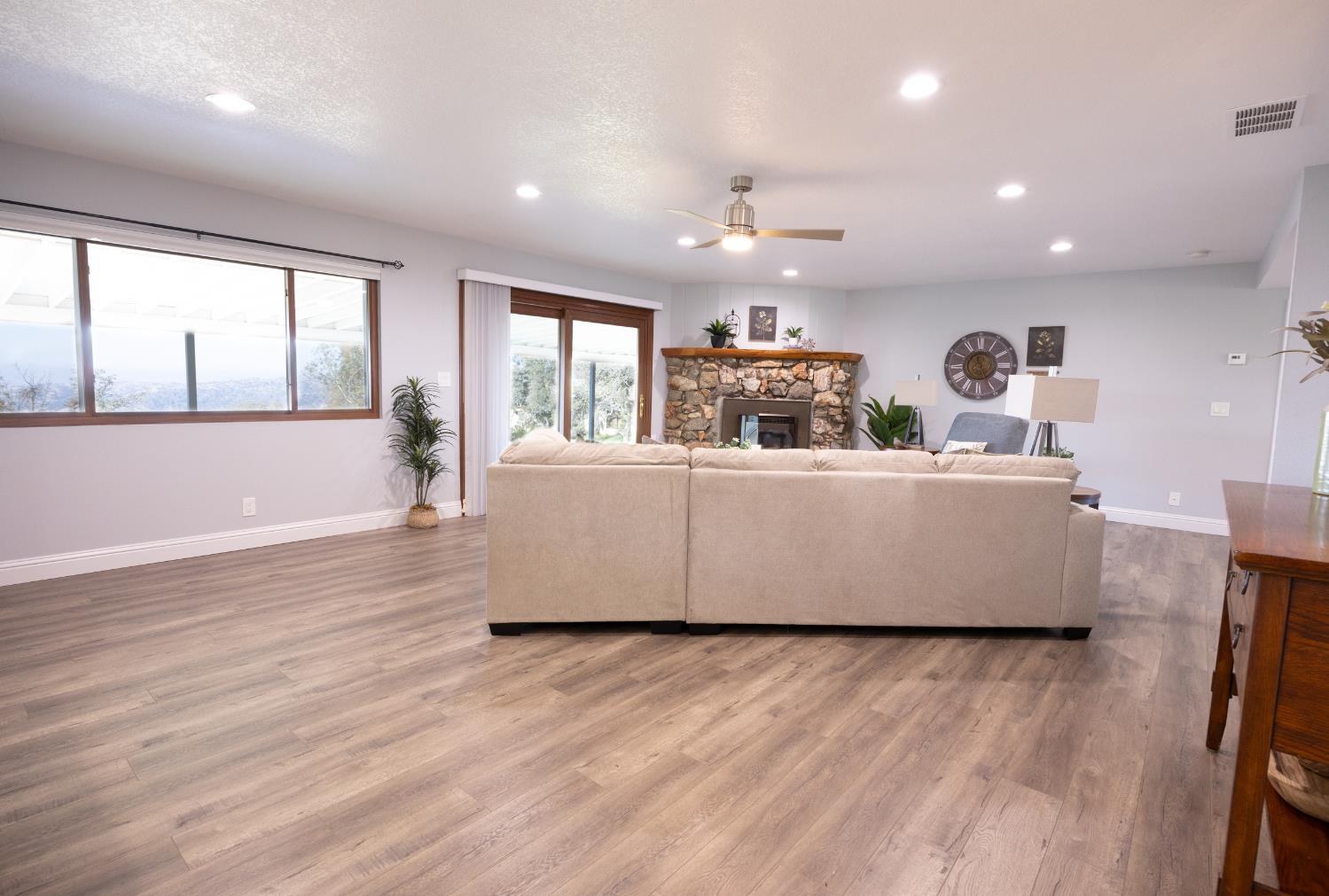 41443 Roaring River Ct, Coarsegold, CA 93614