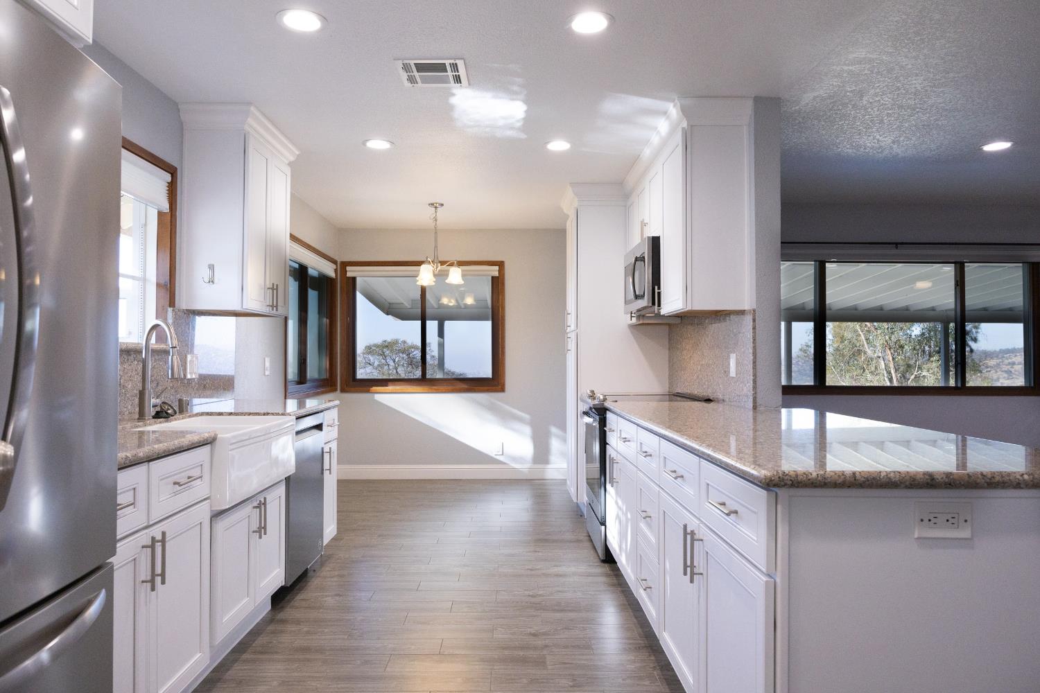 41443 Roaring River Ct, Coarsegold, CA 93614