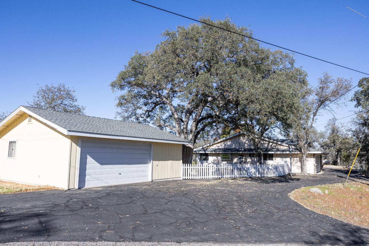 41443 Roaring River Ct, Coarsegold, CA 93614