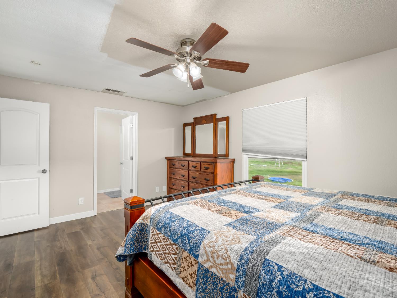 13017 Violet Ln, Clovis, CA 93619