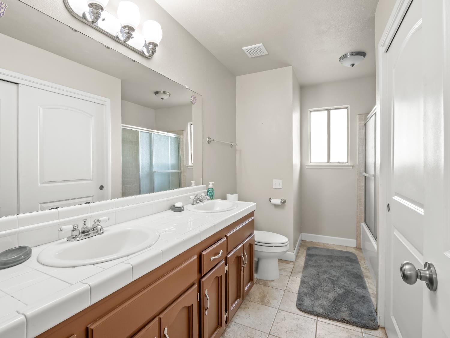 13017 Violet Ln, Clovis, CA 93619