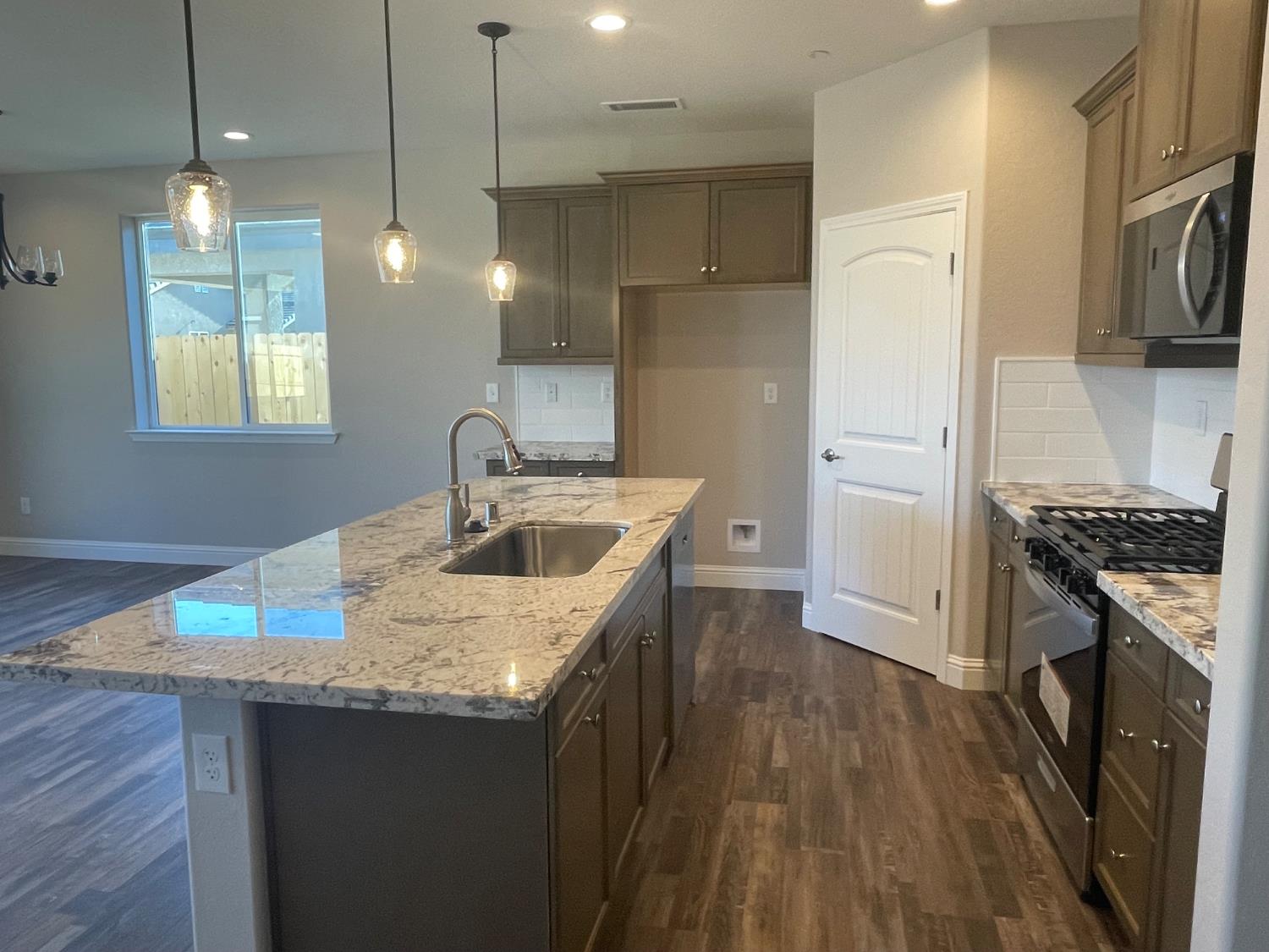 16180 West Monterey Ave, Kerman, CA 93630