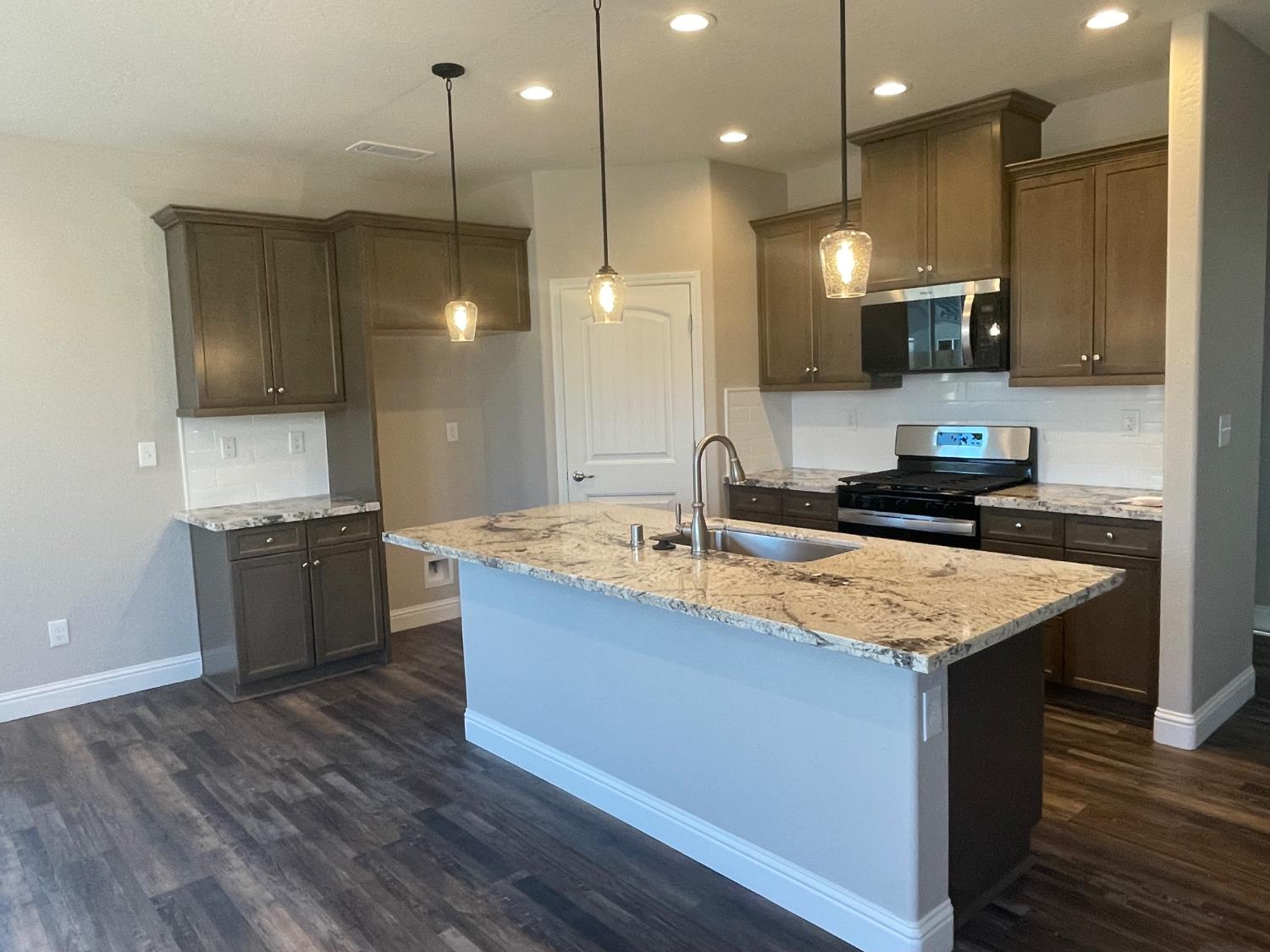 16180 West Monterey Ave, Kerman, CA 93630