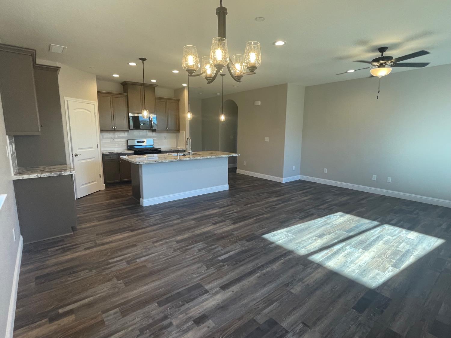 16180 West Monterey Ave, Kerman, CA 93630