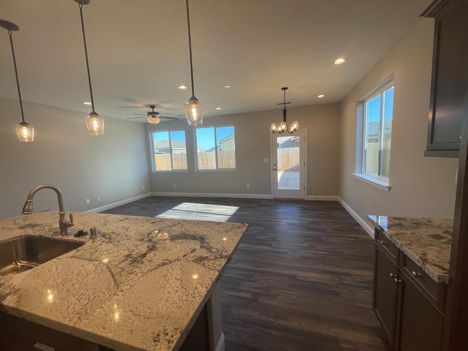 16180 West Monterey Ave, Kerman, CA 93630