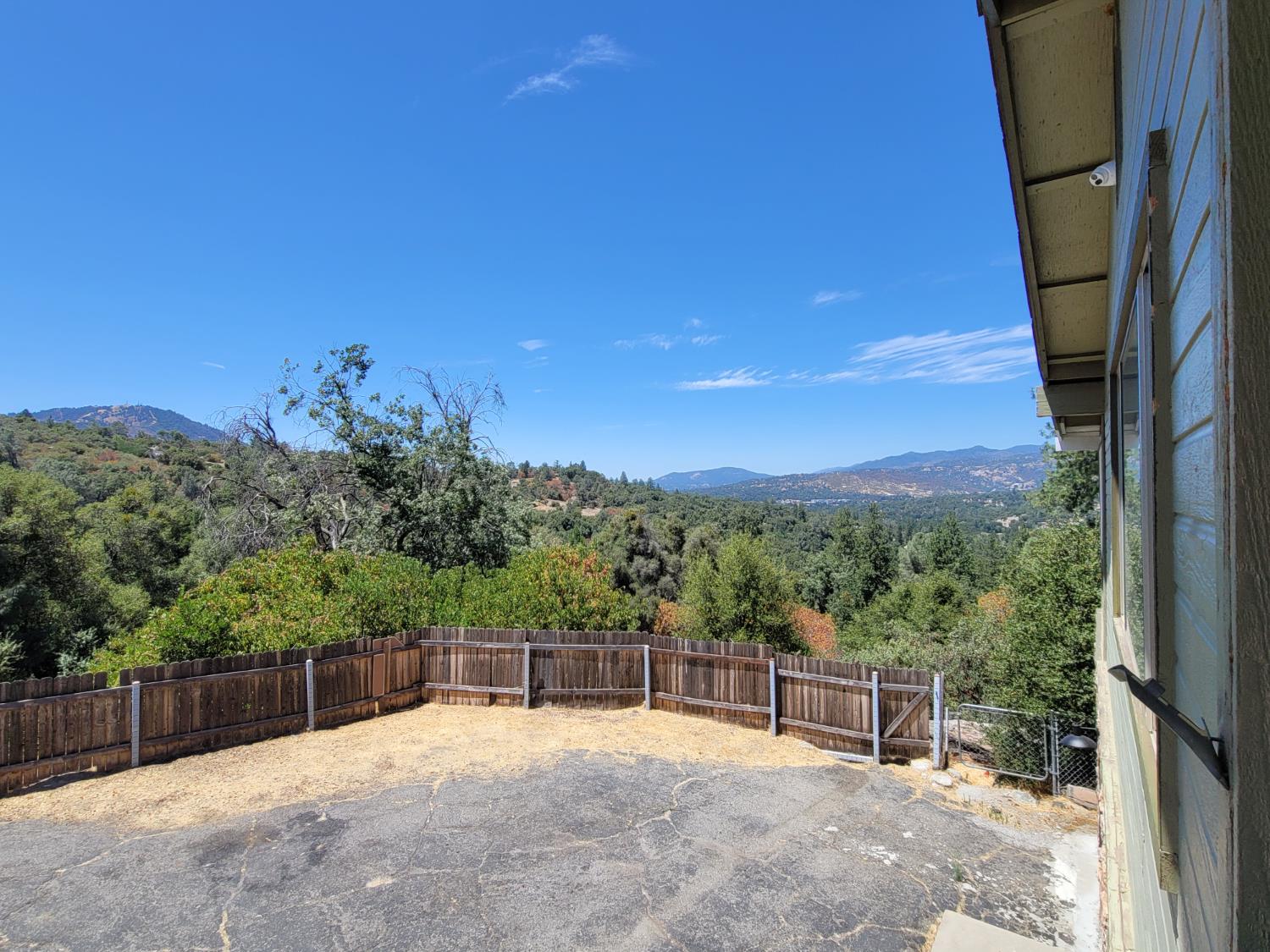50689 Critter Creek Ln, Oakhurst, CA 93644