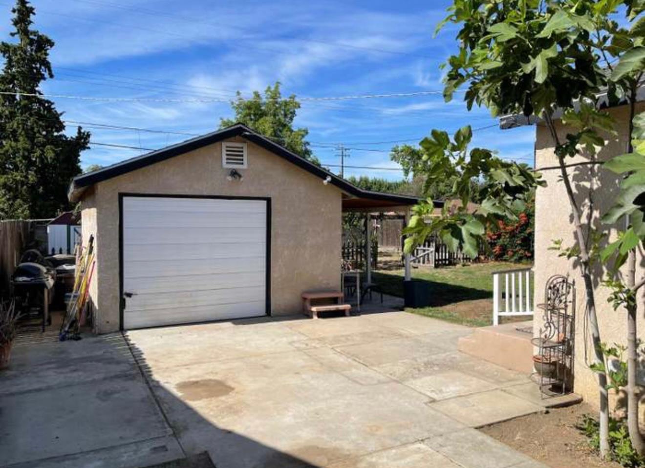 2916 E Michigan Ave, Fresno, CA 93703