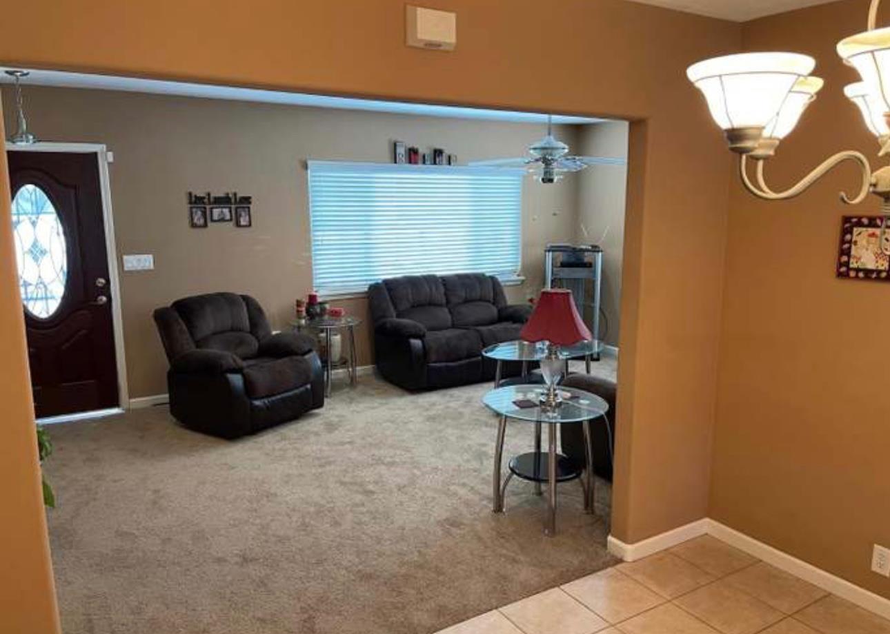 2916 E Michigan Ave, Fresno, CA 93703