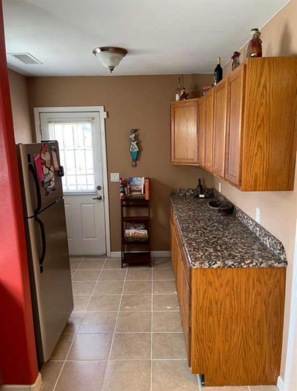 2916 E Michigan Ave, Fresno, CA 93703