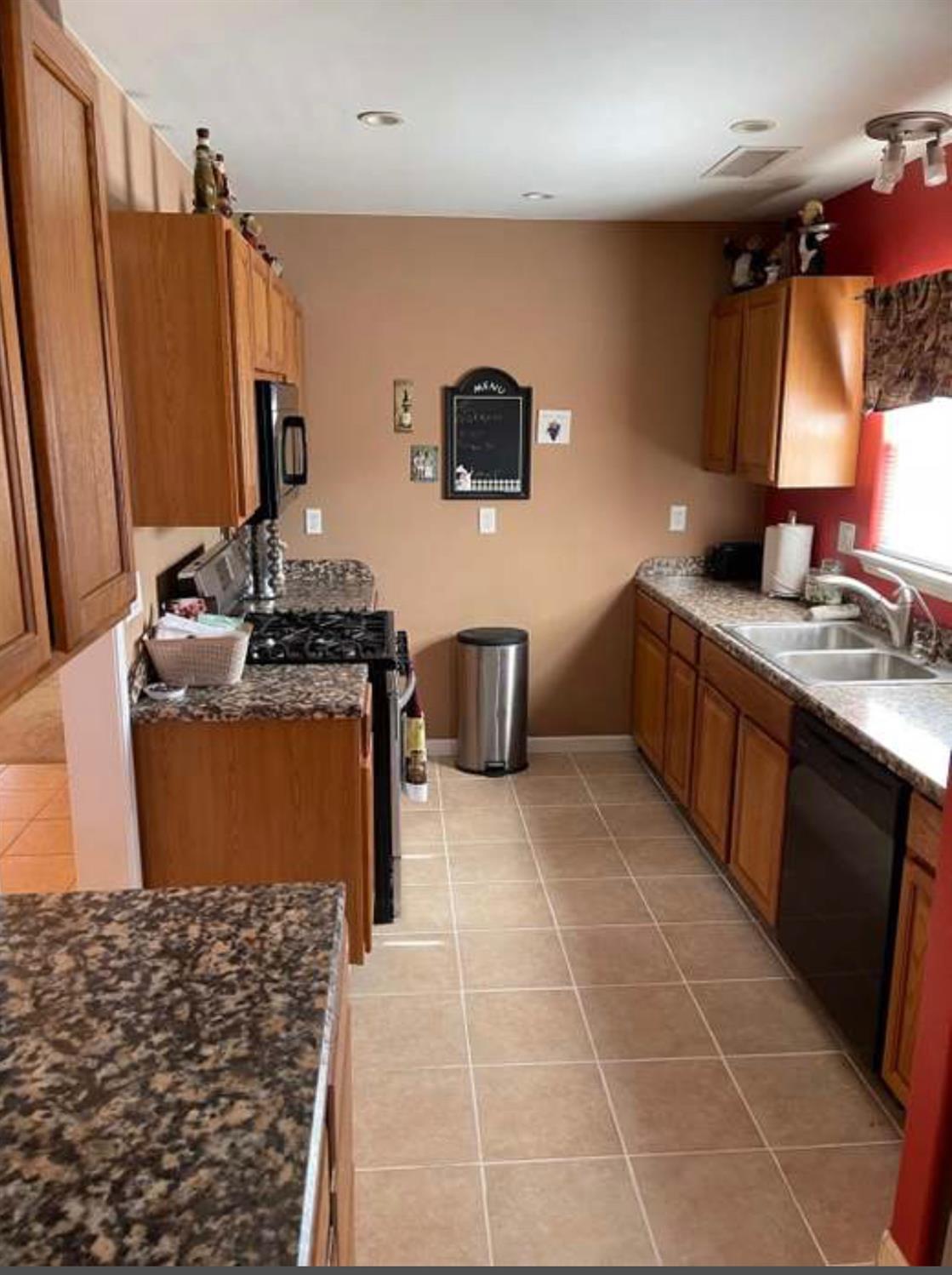 2916 E Michigan Ave, Fresno, CA 93703