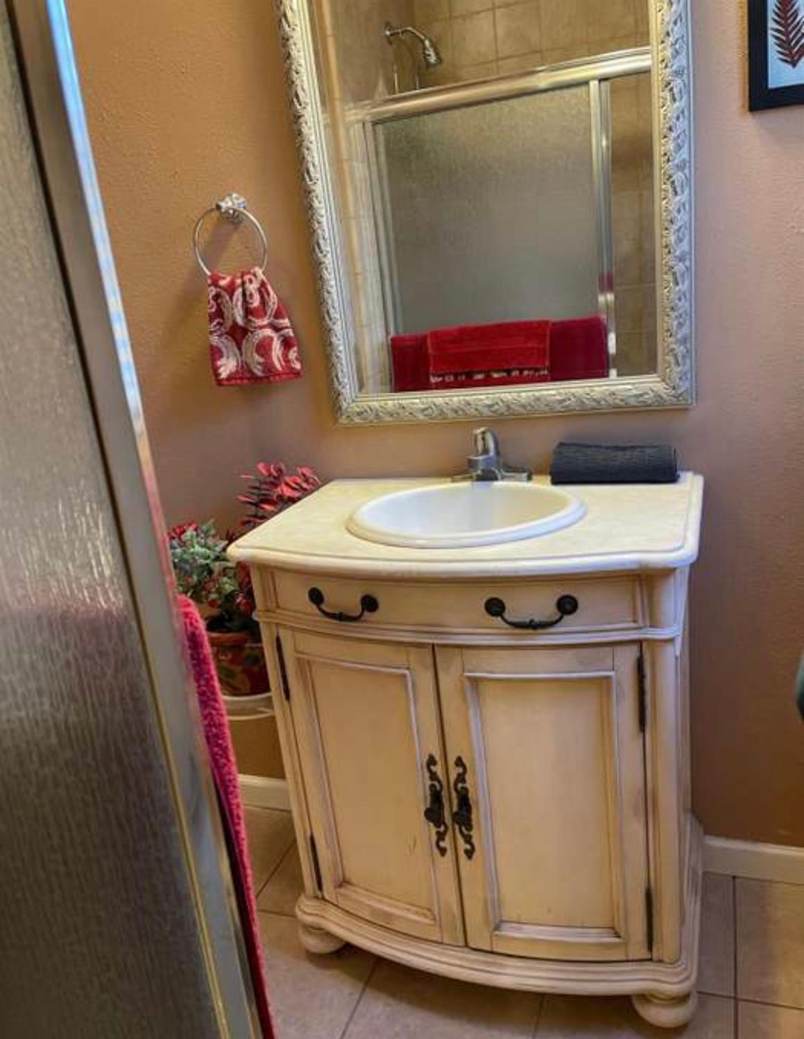 2916 E Michigan Ave, Fresno, CA 93703