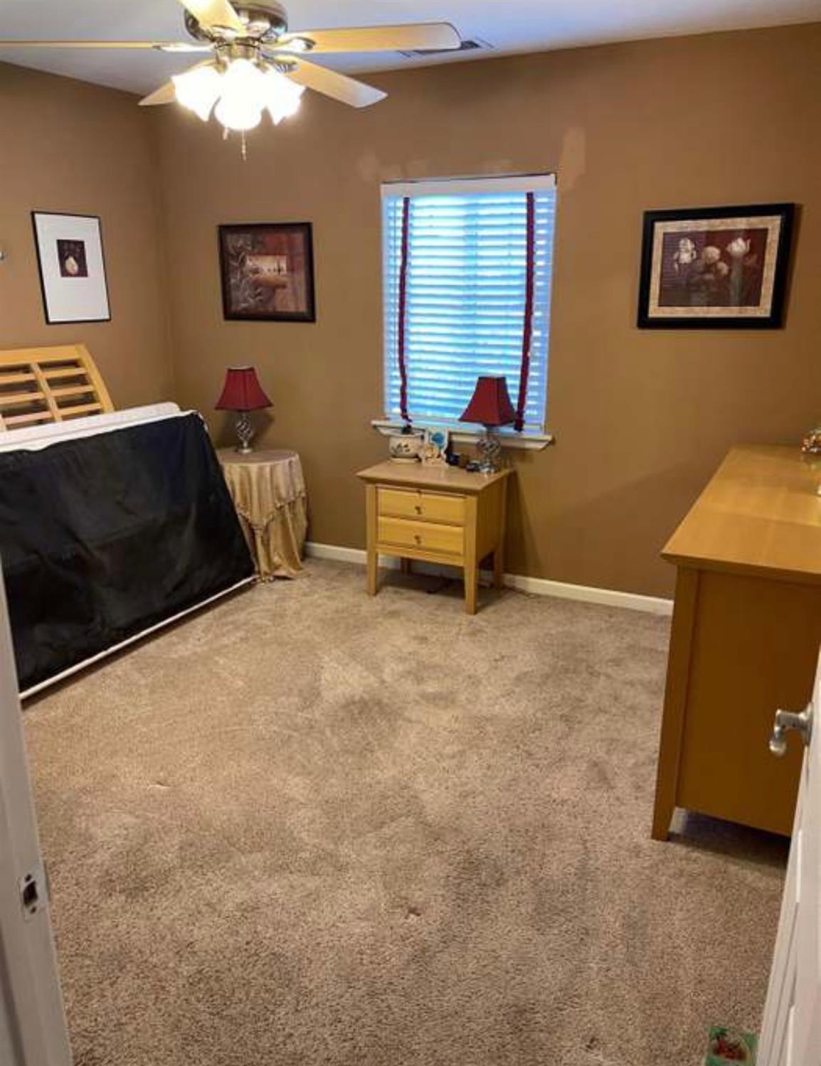 2916 E Michigan Ave, Fresno, CA 93703