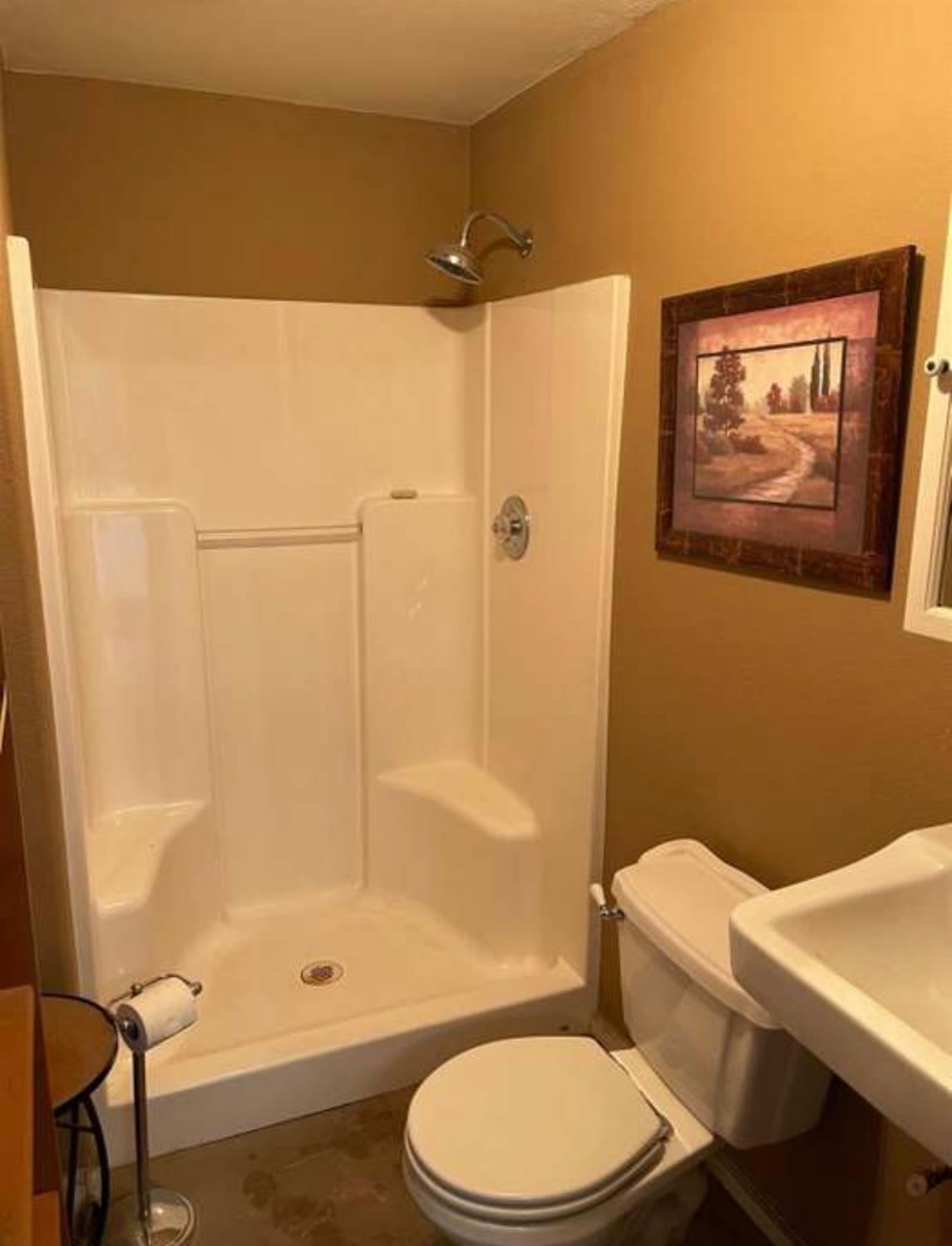 2916 E Michigan Ave, Fresno, CA 93703