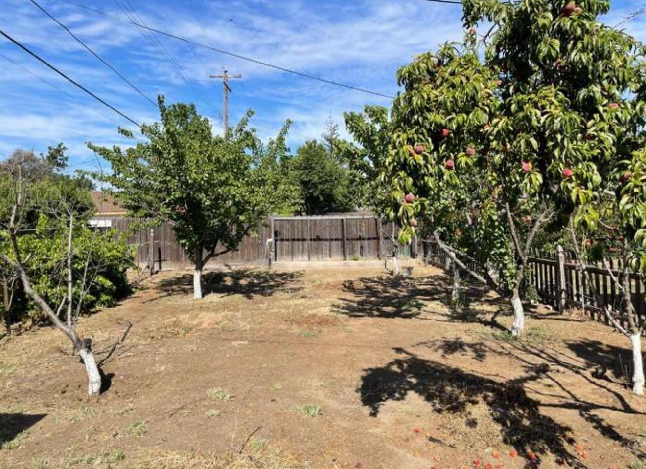 2916 E Michigan Ave, Fresno, CA 93703