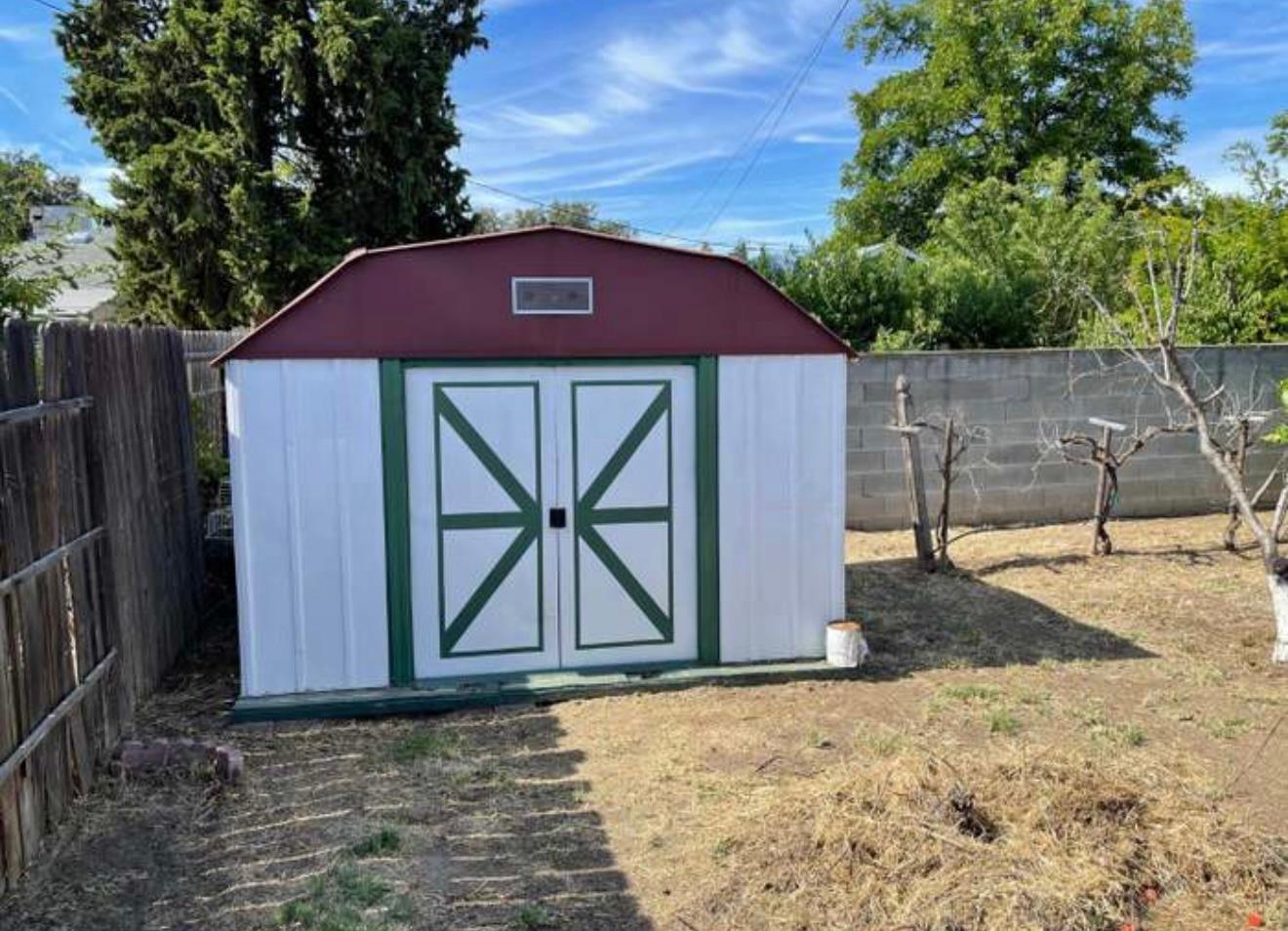 2916 E Michigan Ave, Fresno, CA 93703