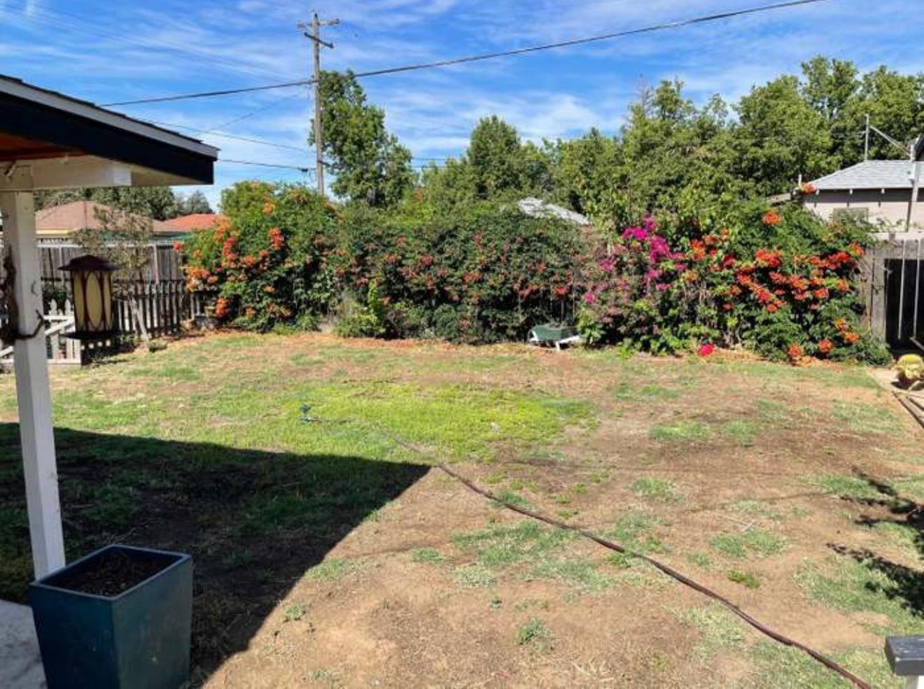 2916 E Michigan Ave, Fresno, CA 93703