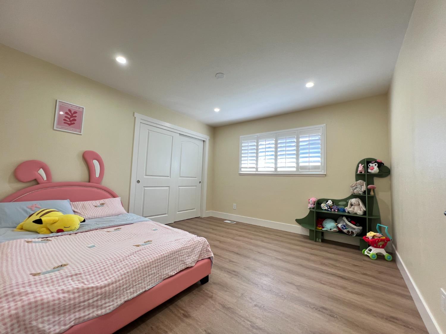 5686 N Briarwood Ave, Fresno, CA 93711