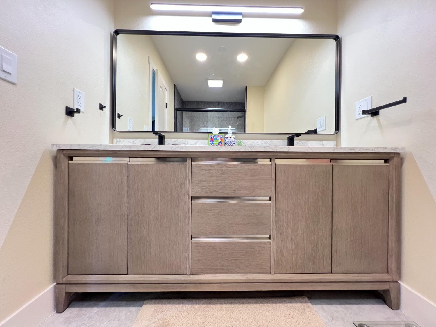 5686 N Briarwood Ave, Fresno, CA 93711