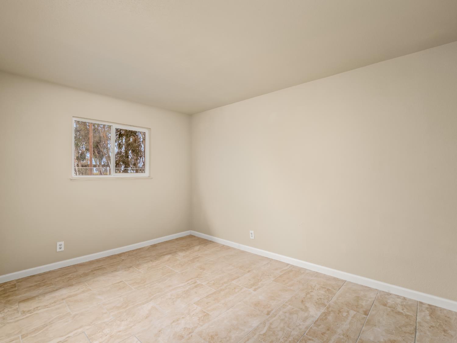 10375 W Kearney Blvd, Fresno, CA 93706