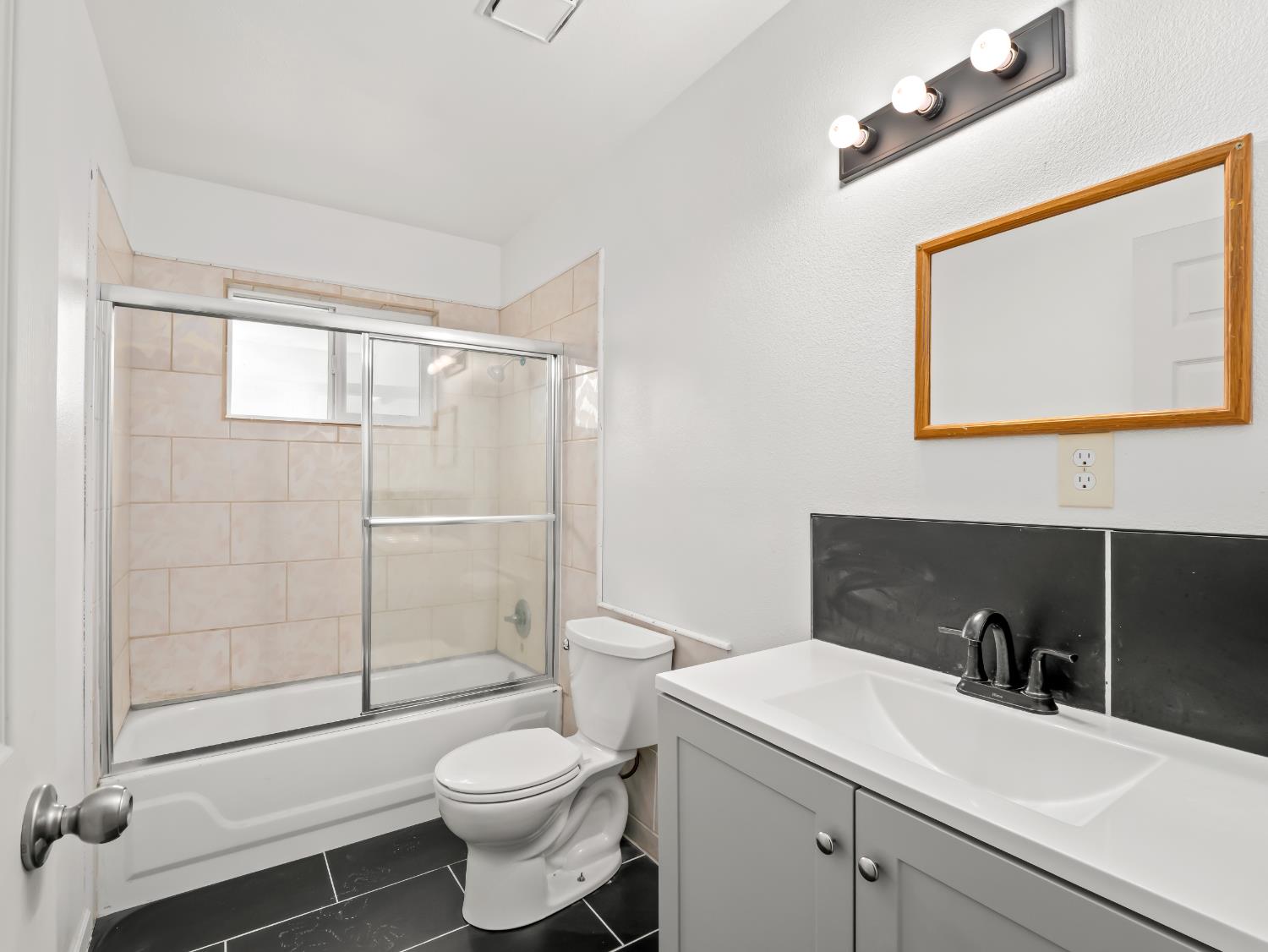 10375 W Kearney Blvd, Fresno, CA 93706