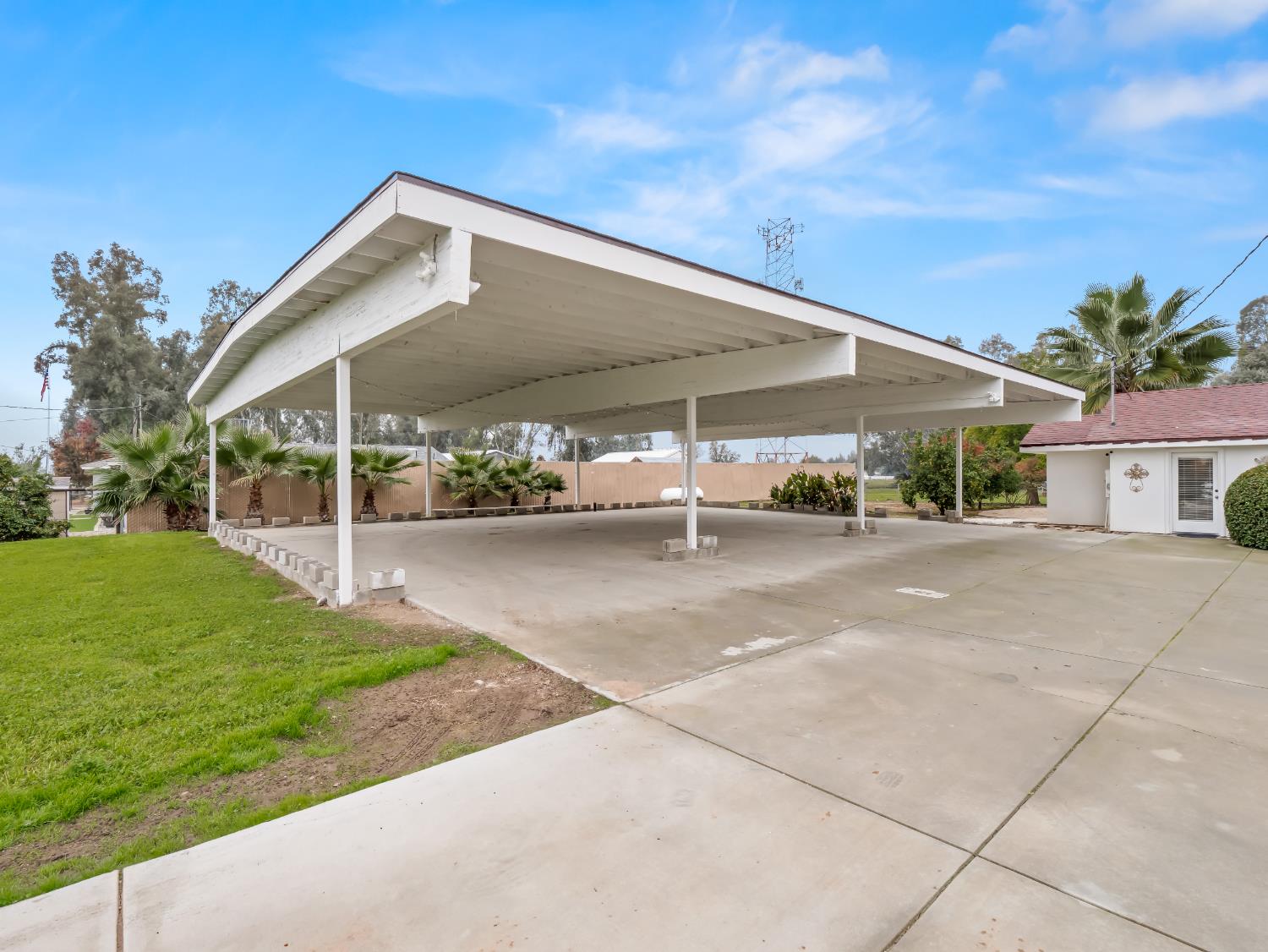 3933 N Greenwood Ave, Sanger, CA 93657