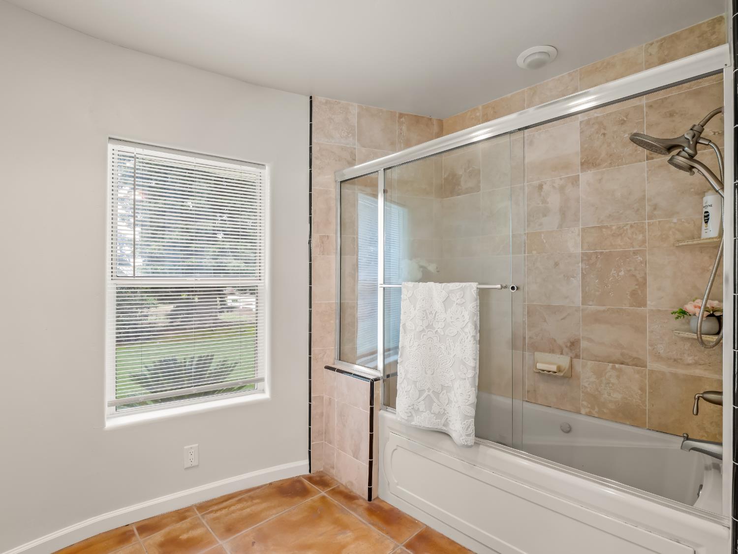 3933 N Greenwood Ave, Sanger, CA 93657