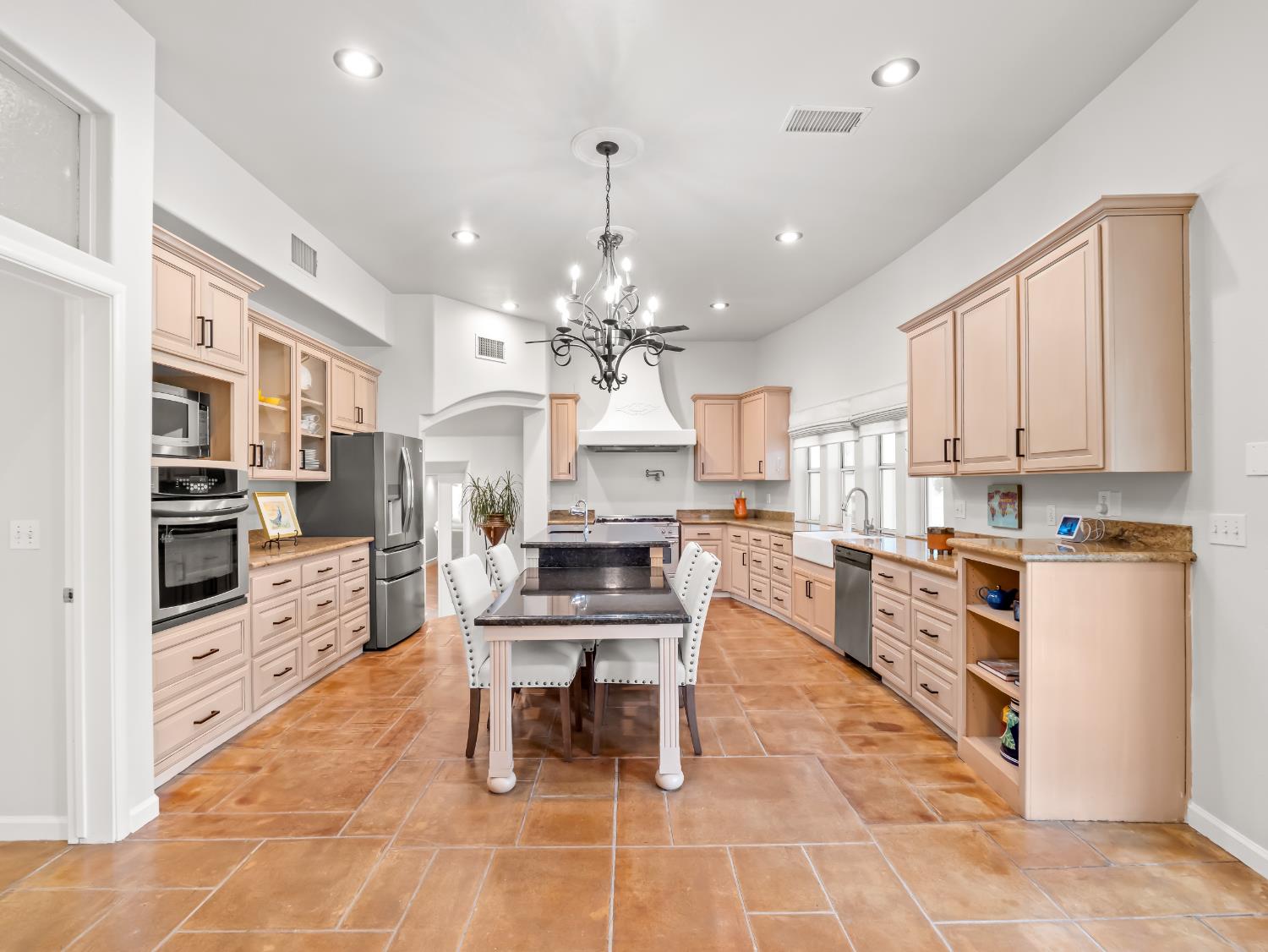 3933 N Greenwood Ave, Sanger, CA 93657