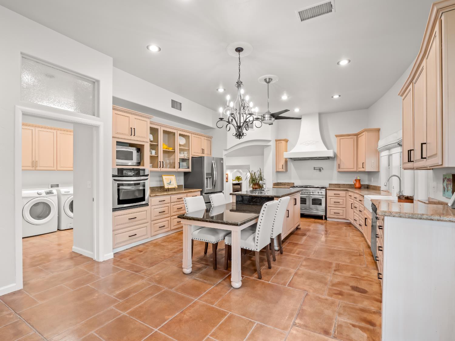 3933 N Greenwood Ave, Sanger, CA 93657