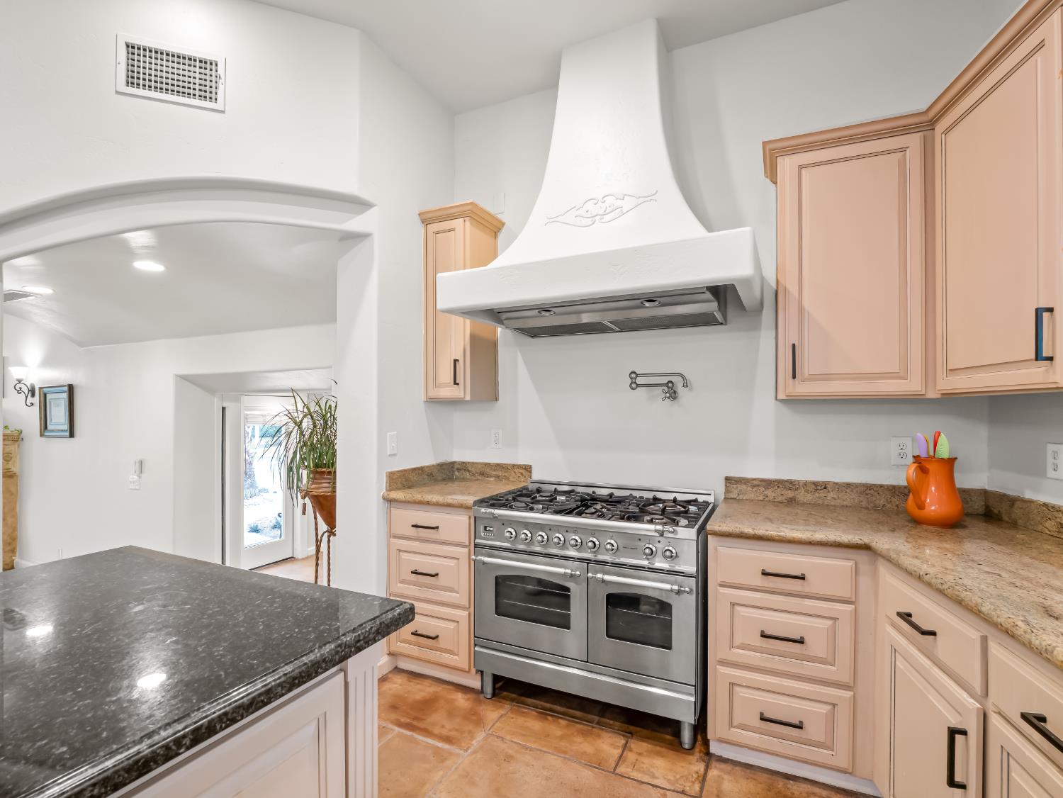 3933 N Greenwood Ave, Sanger, CA 93657