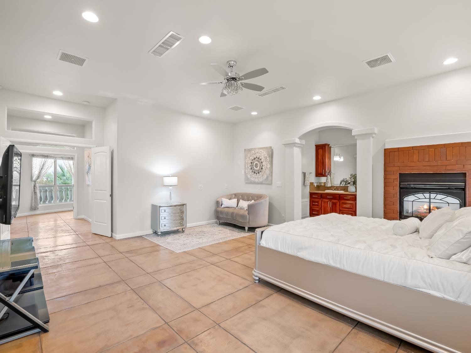 3933 N Greenwood Ave, Sanger, CA 93657