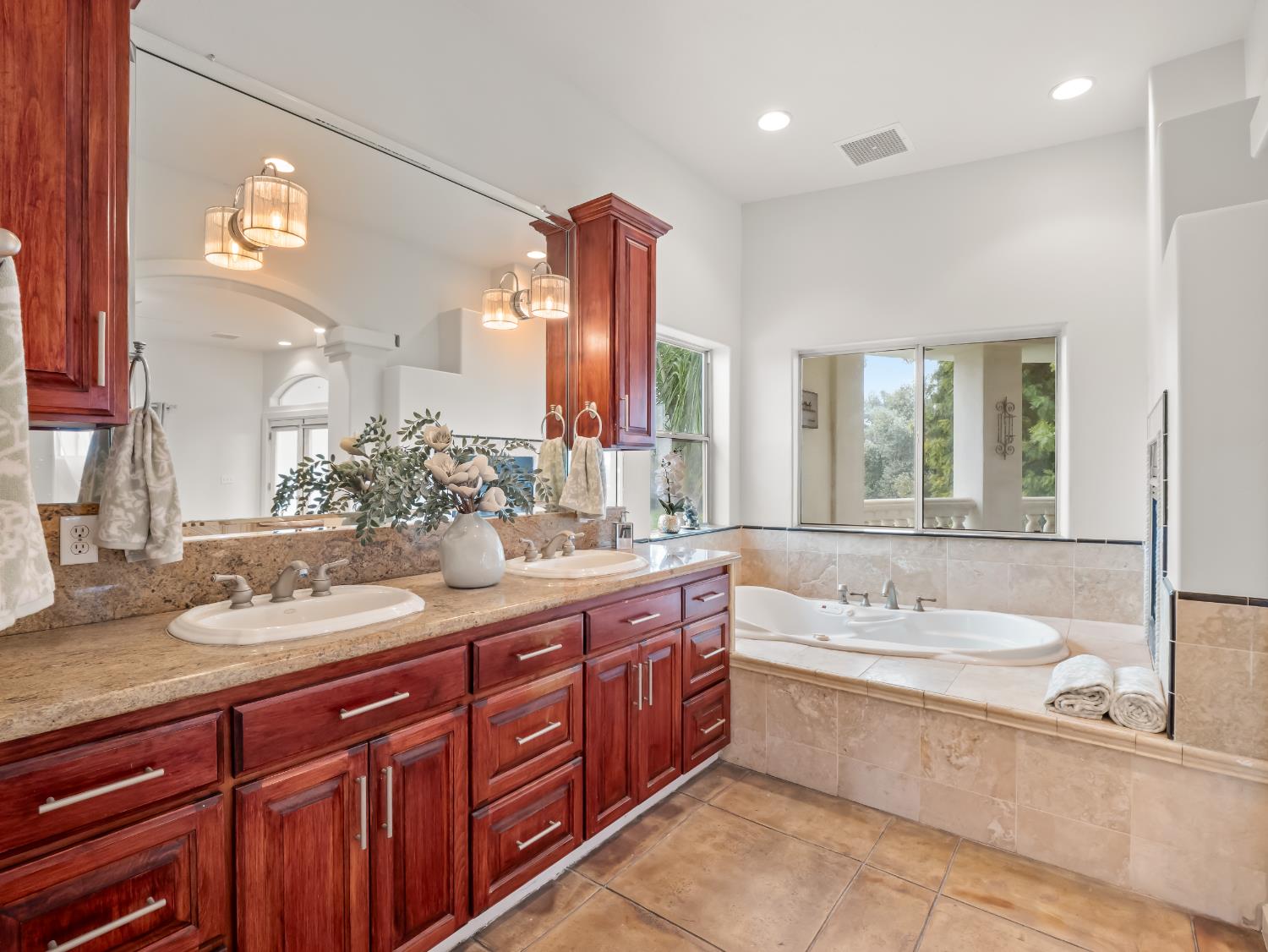 3933 N Greenwood Ave, Sanger, CA 93657