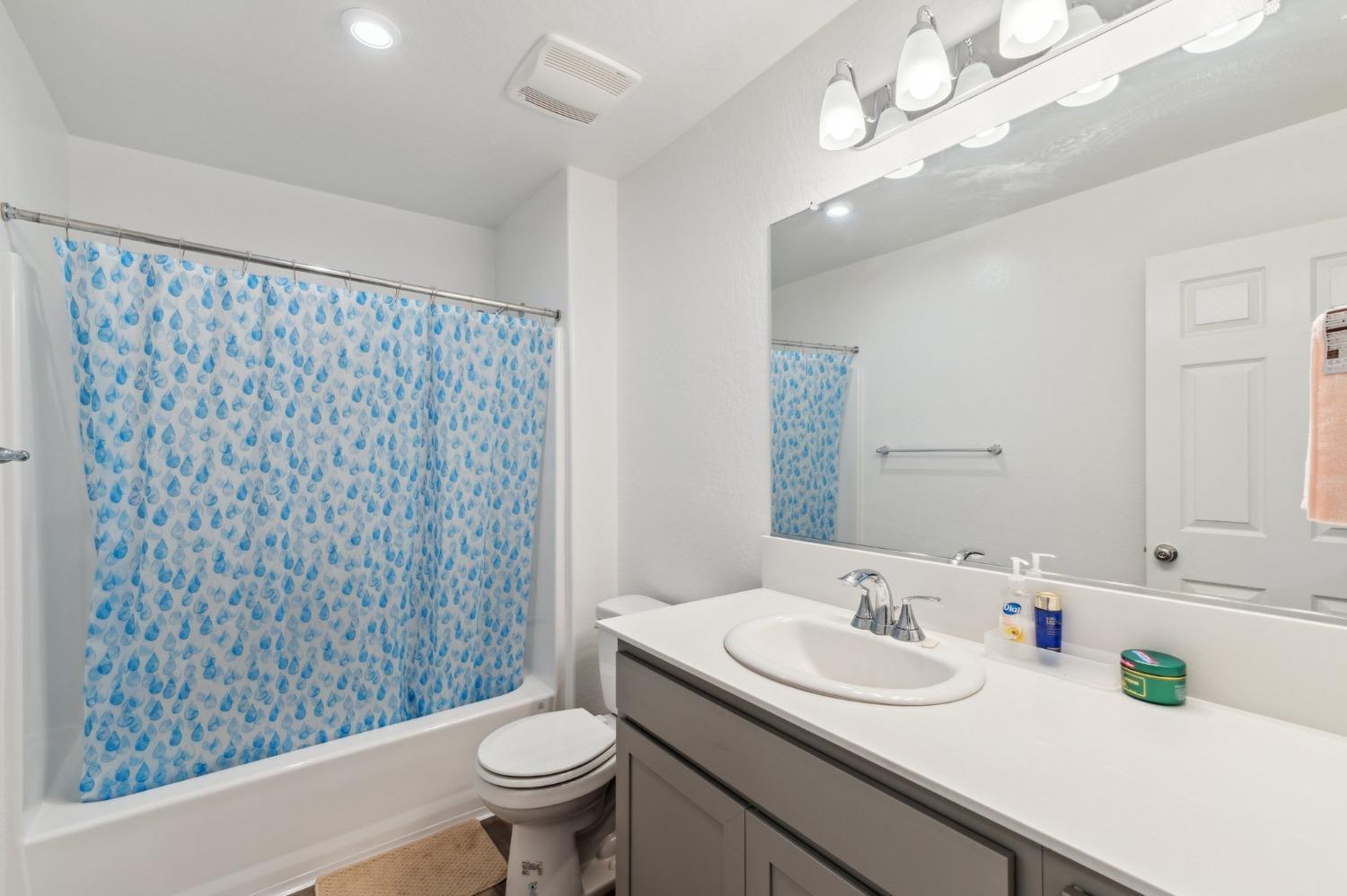 264 Rosebriar St, Madera, CA 93638