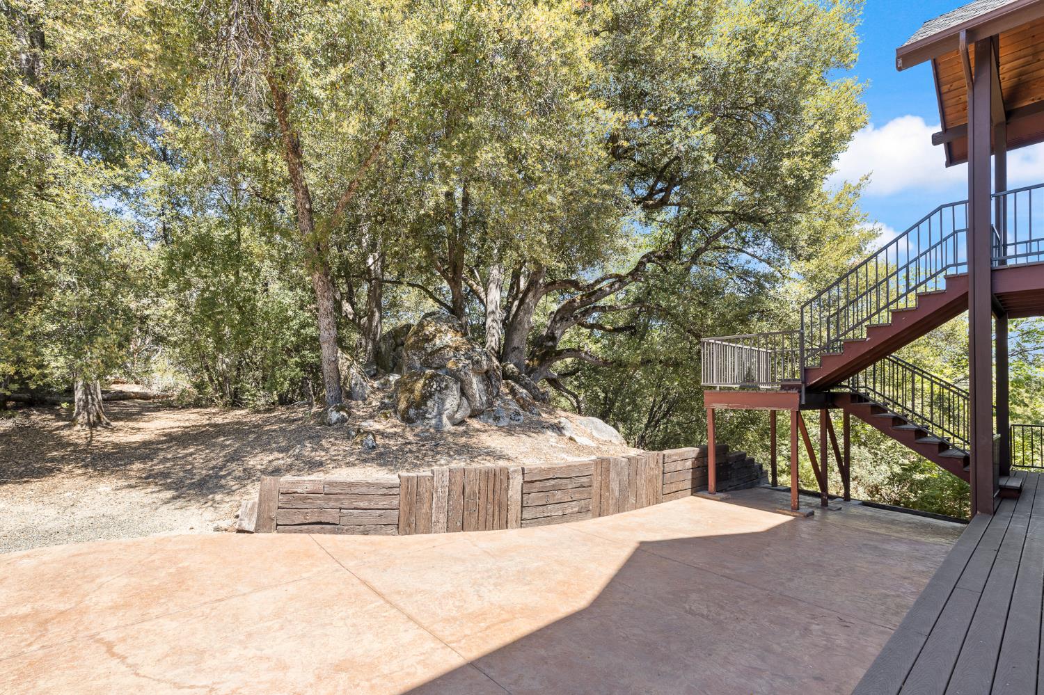 39828 Granite Ridge Ln, Bass Lake, CA 93604