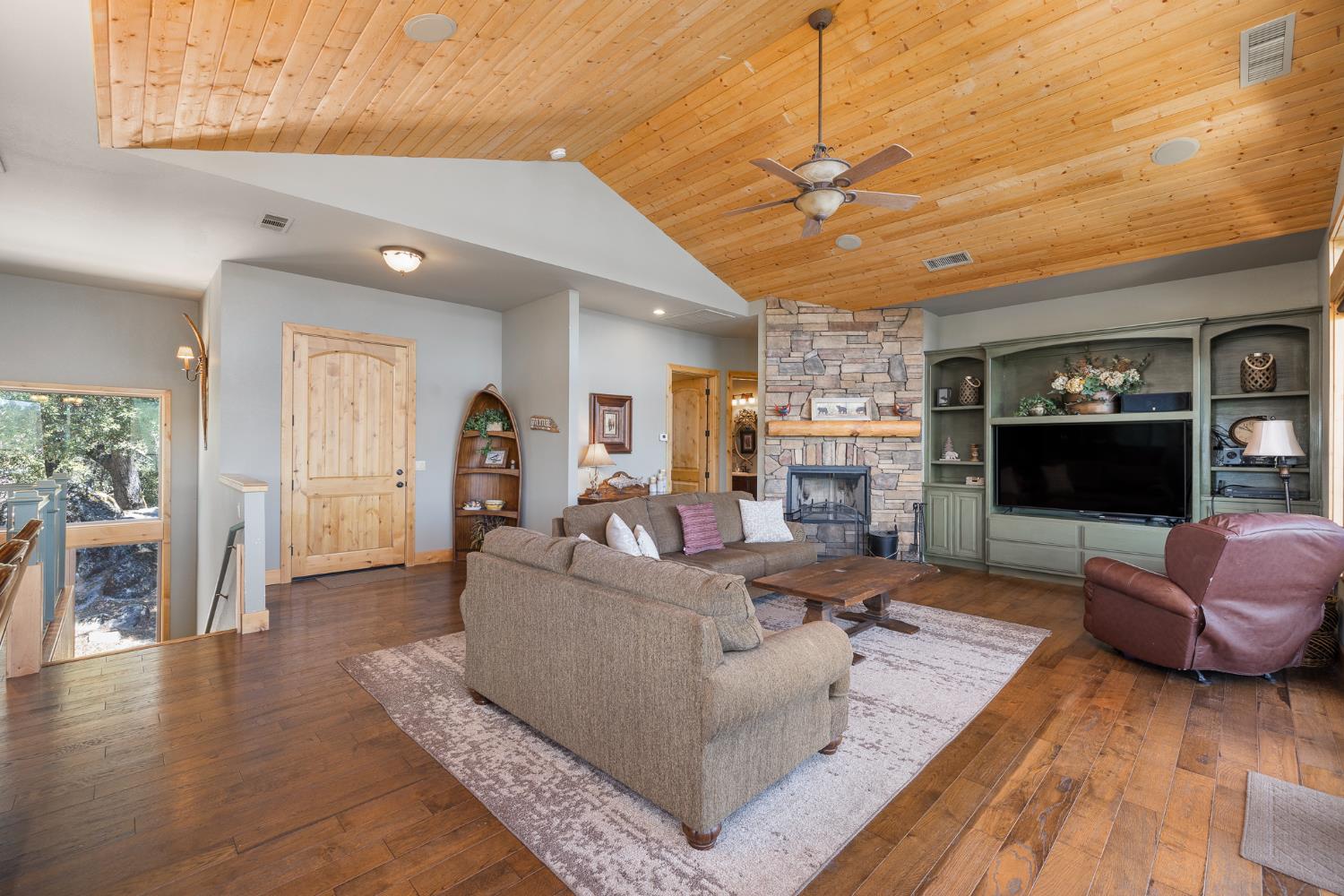 39828 Granite Ridge Ln, Bass Lake, CA 93604