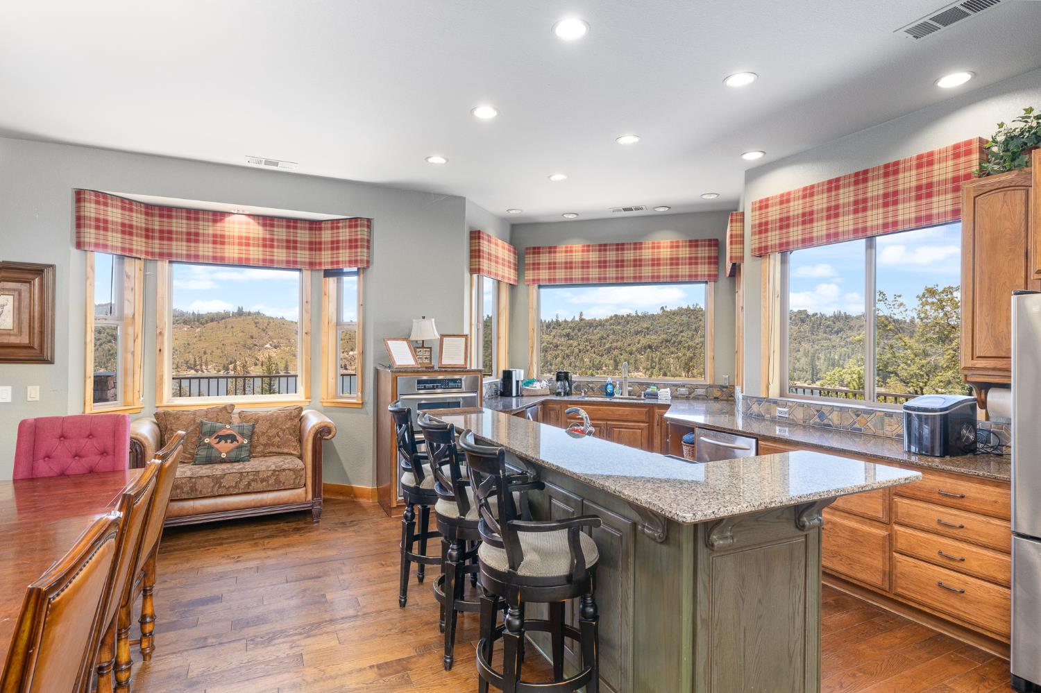 39828 Granite Ridge Ln, Bass Lake, CA 93604