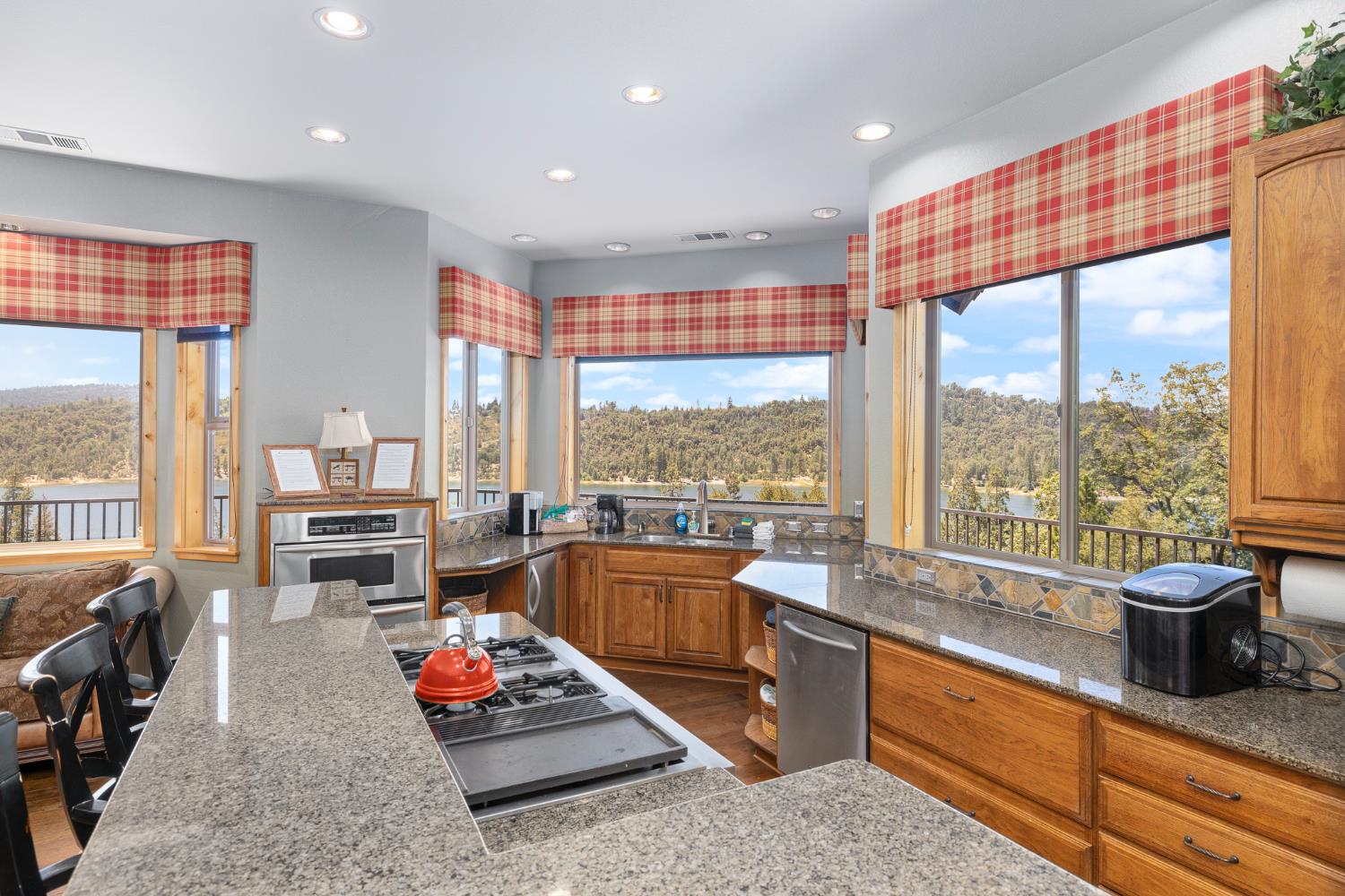 39828 Granite Ridge Ln, Bass Lake, CA 93604