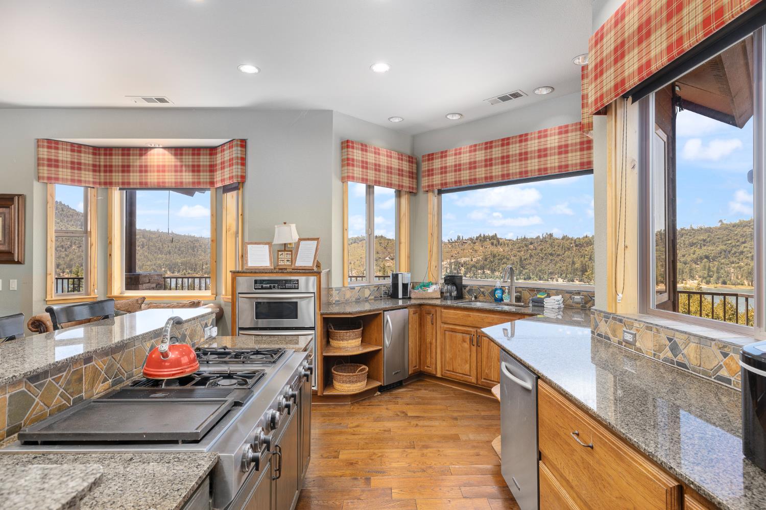 39828 Granite Ridge Ln, Bass Lake, CA 93604