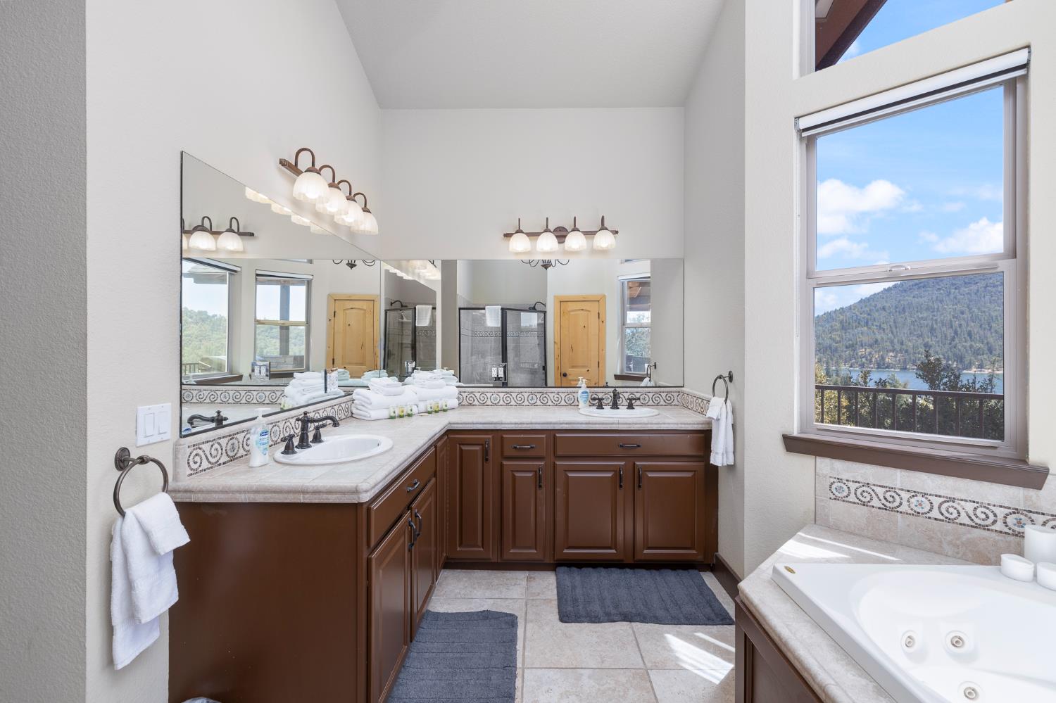 39828 Granite Ridge Ln, Bass Lake, CA 93604