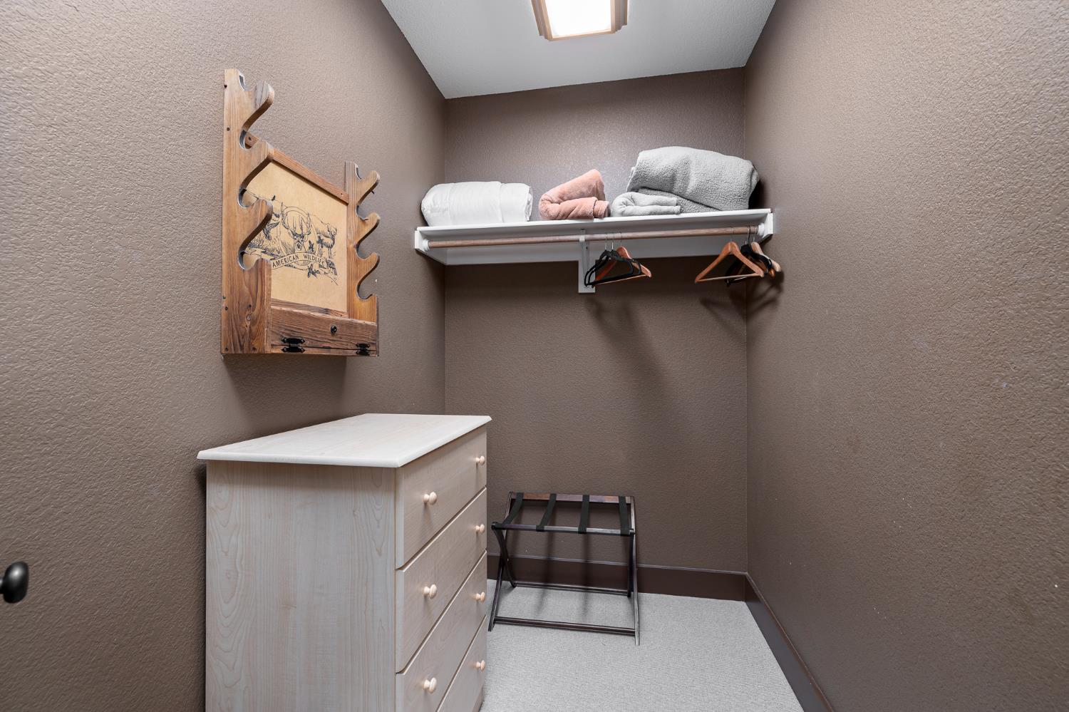 39828 Granite Ridge Ln, Bass Lake, CA 93604