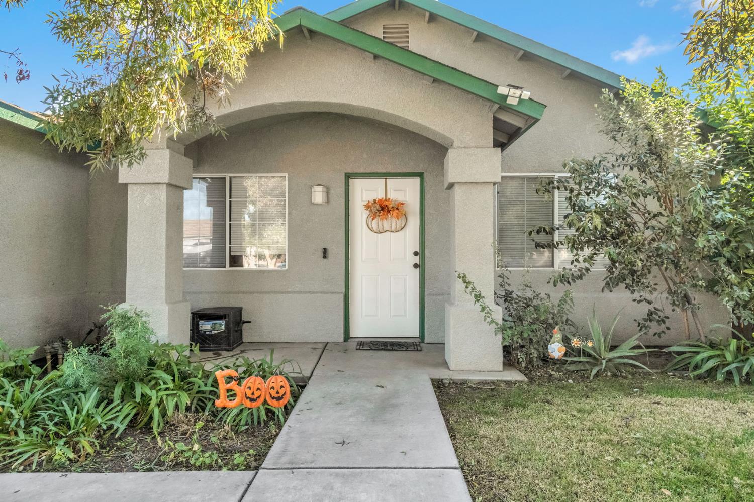 1052 Las Casas Ln, Madera, CA 93638