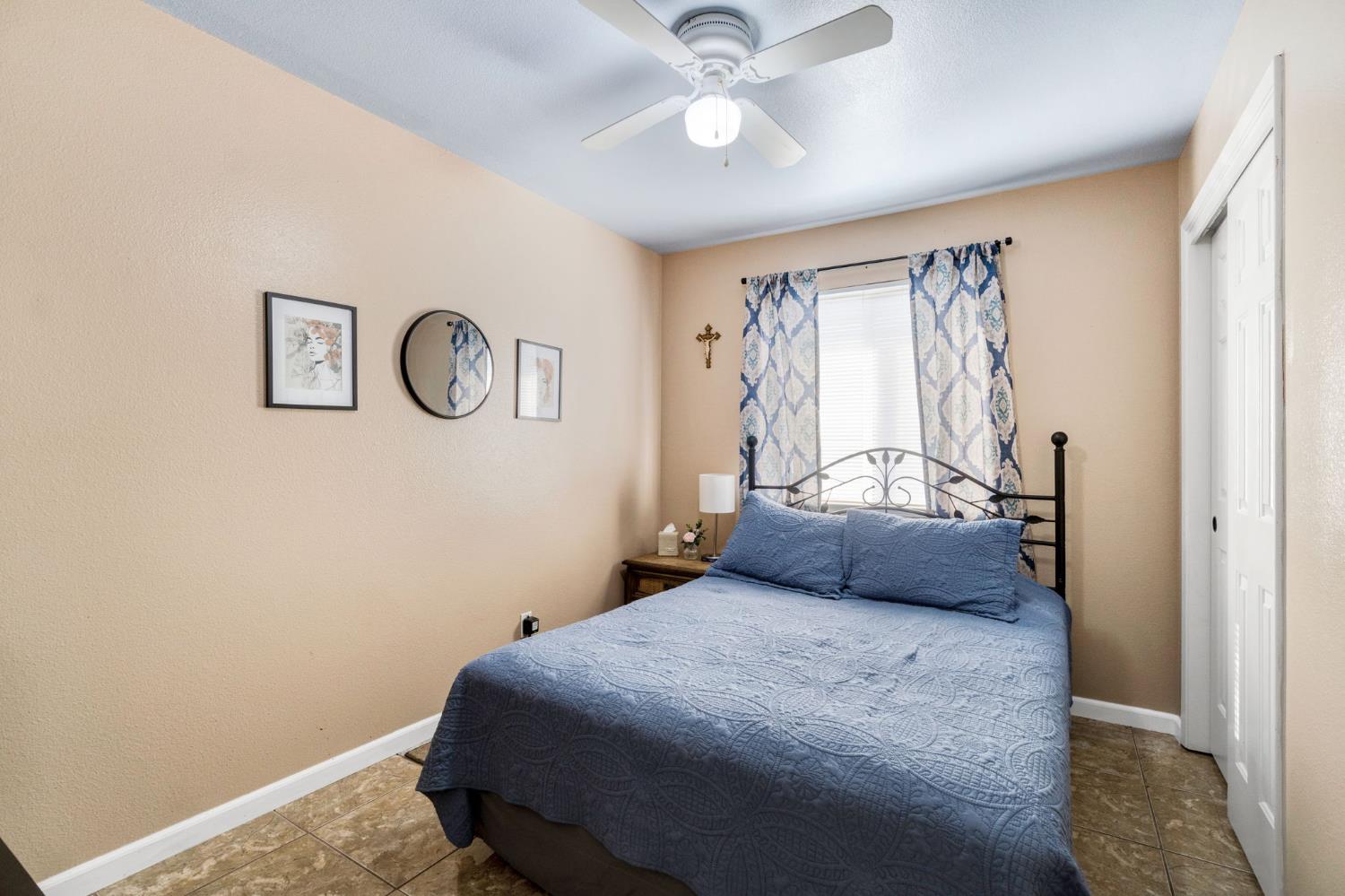 1052 Las Casas Ln, Madera, CA 93638