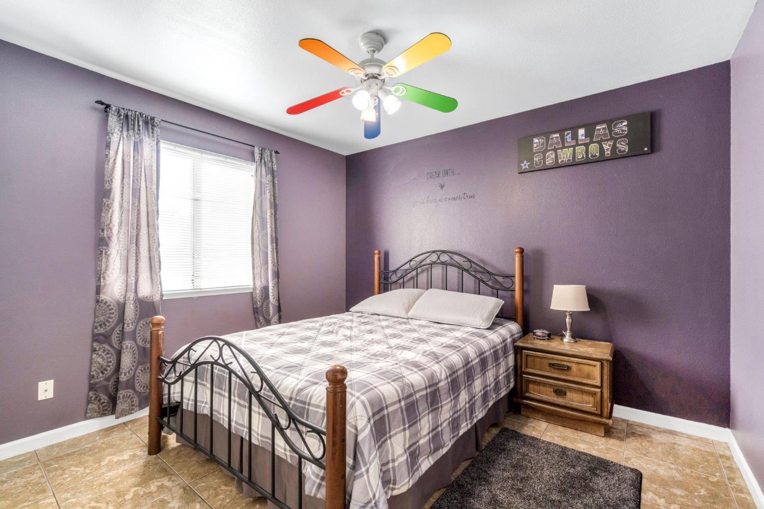 1052 Las Casas Ln, Madera, CA 93638