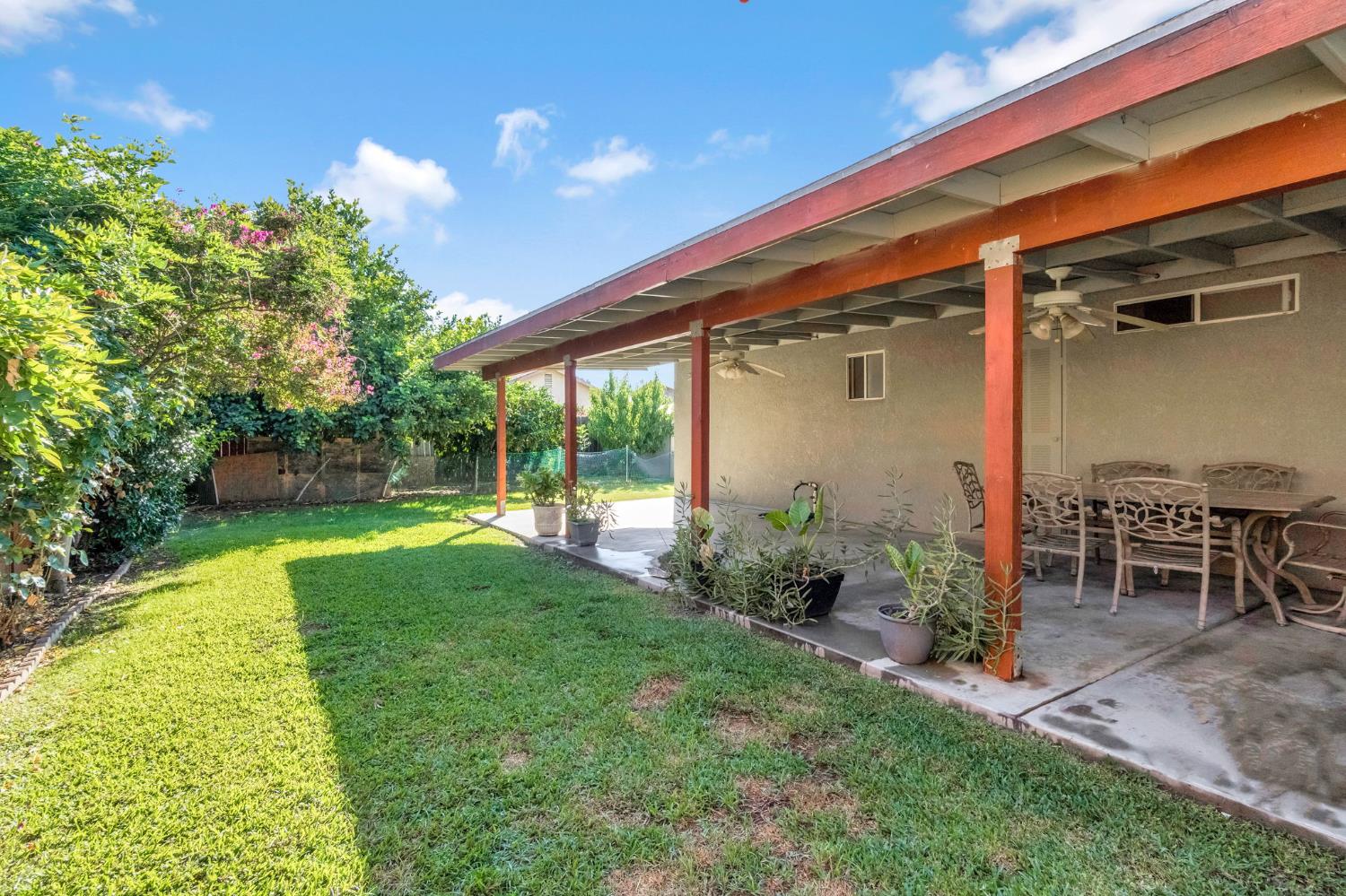 1052 Las Casas Ln, Madera, CA 93638