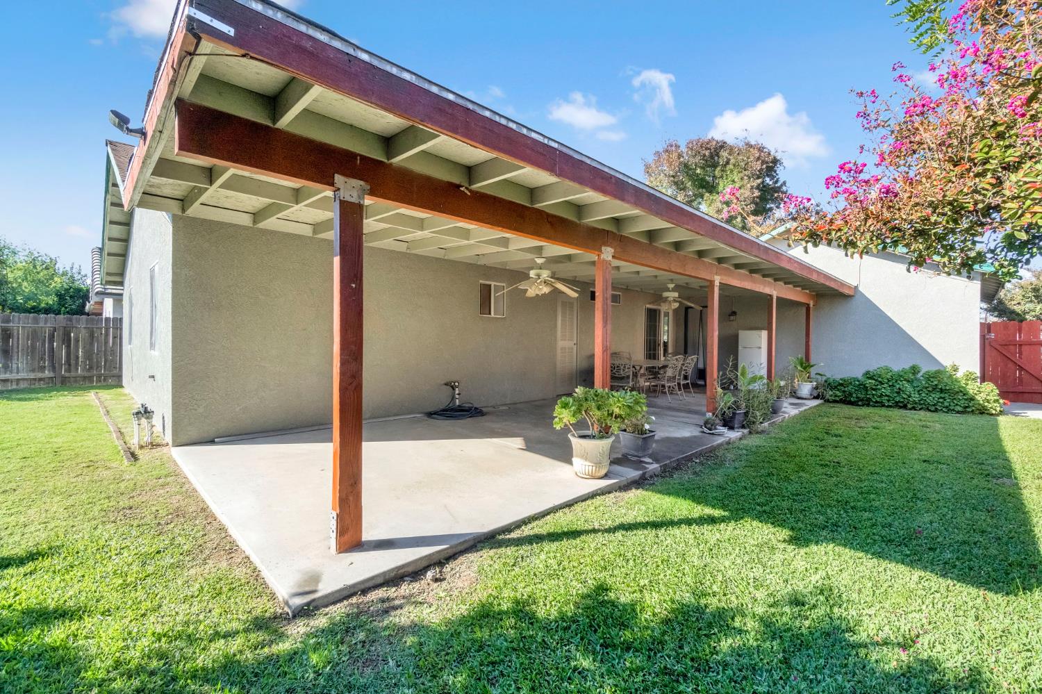 1052 Las Casas Ln, Madera, CA 93638