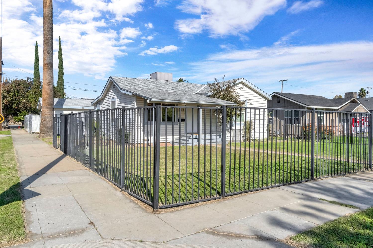 1405 E Cortland Ave, Fresno, CA 93704