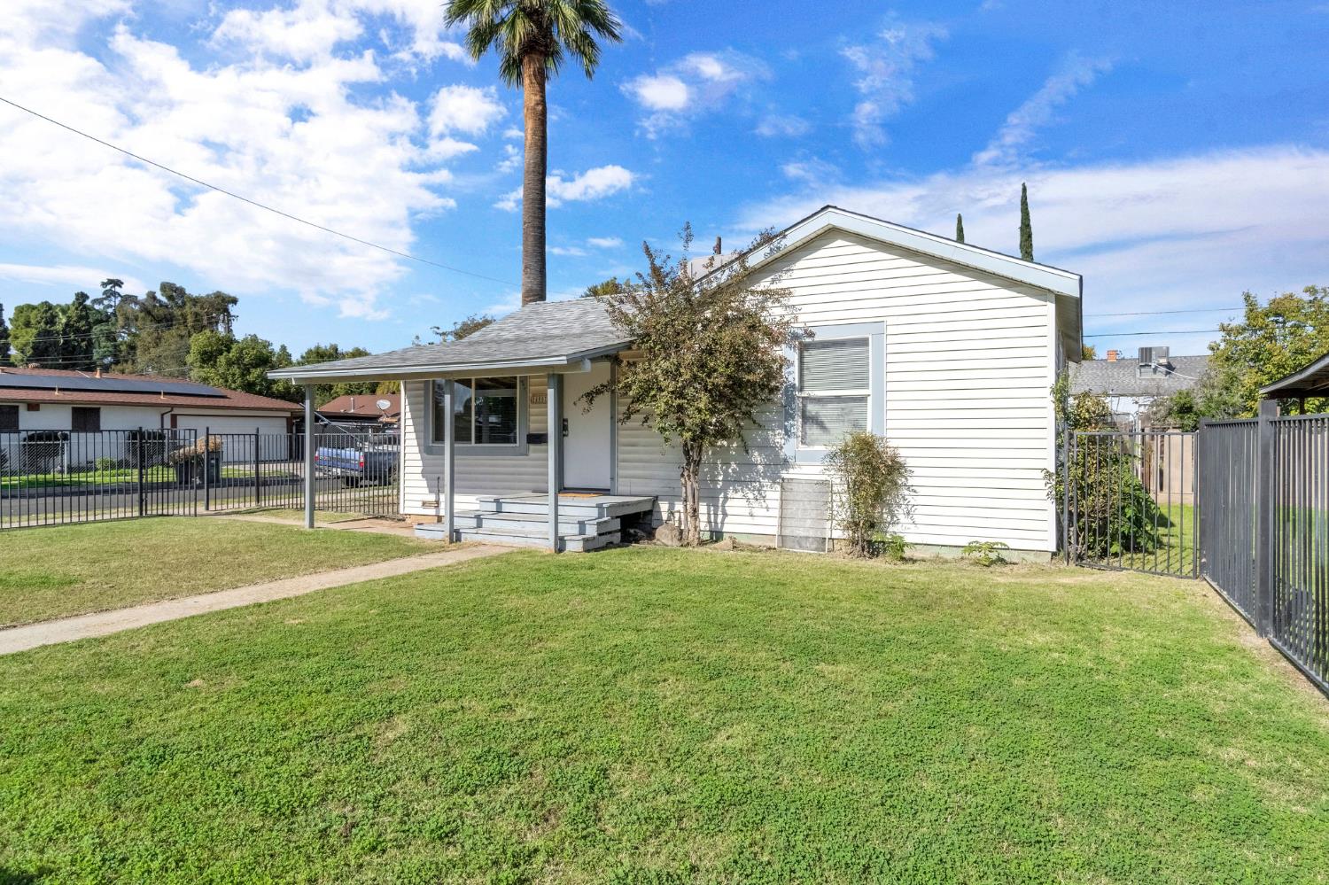 1405 E Cortland Ave, Fresno, CA 93704