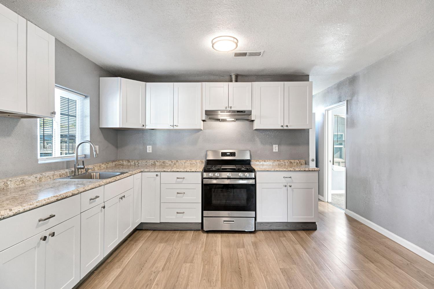 1405 E Cortland Ave, Fresno, CA 93704