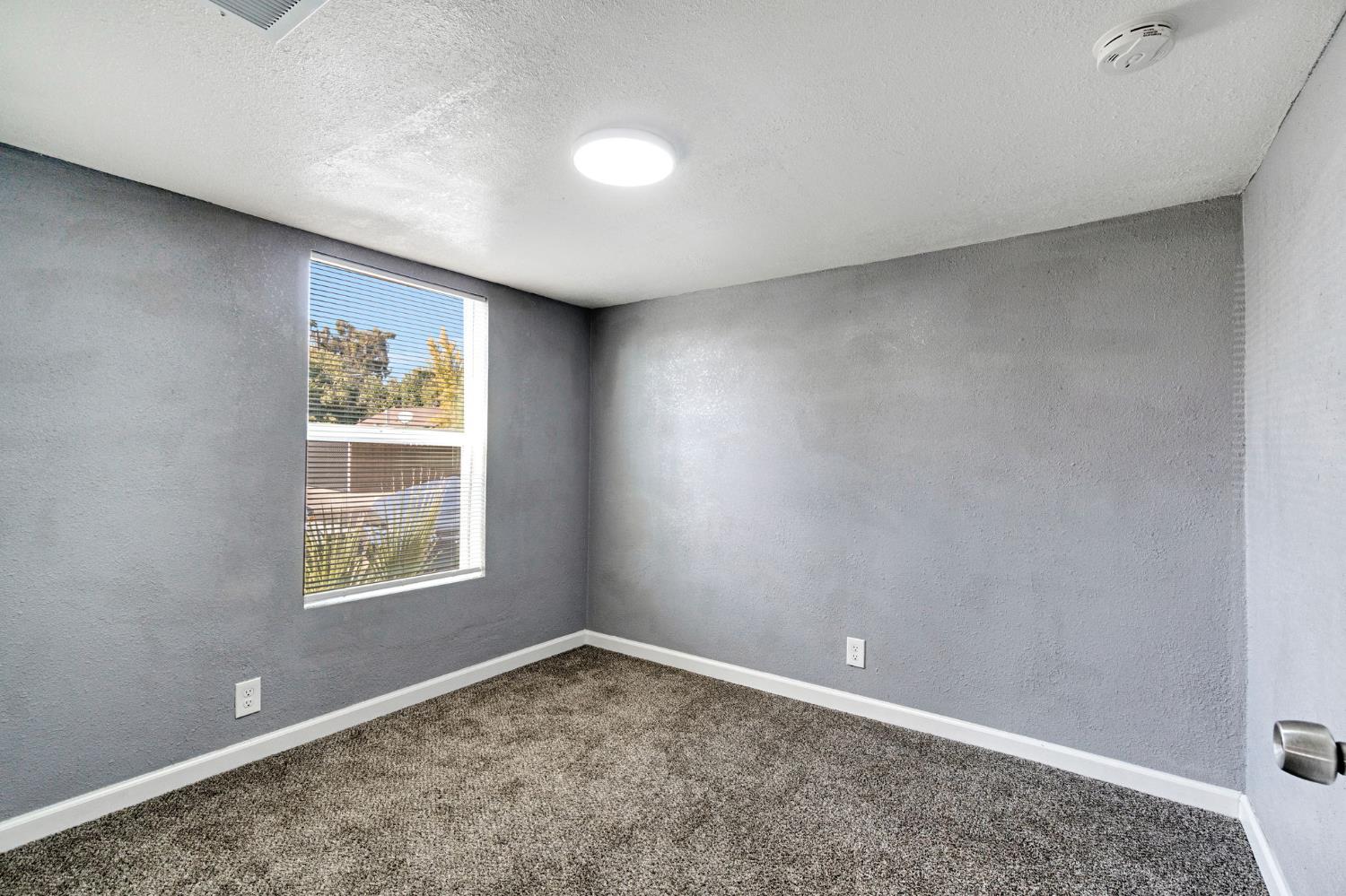 1405 E Cortland Ave, Fresno, CA 93704