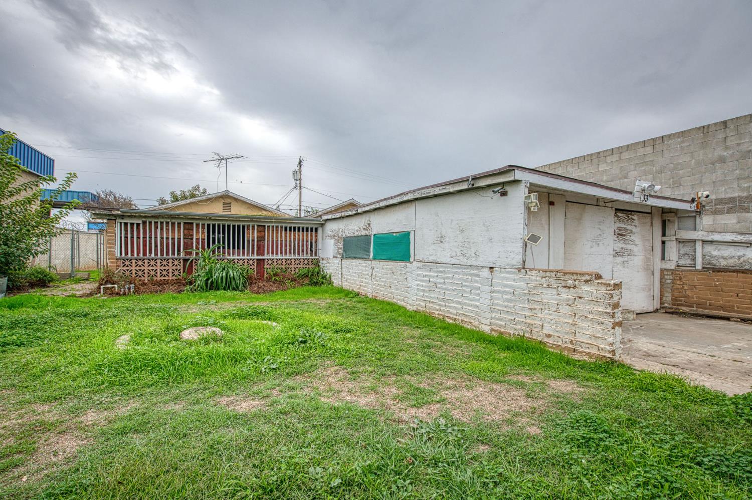 33 W Birch Ave, Pinedale, CA 93650